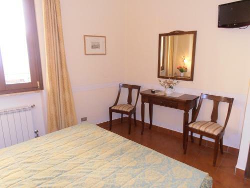 Hotel Garn� Bartabel