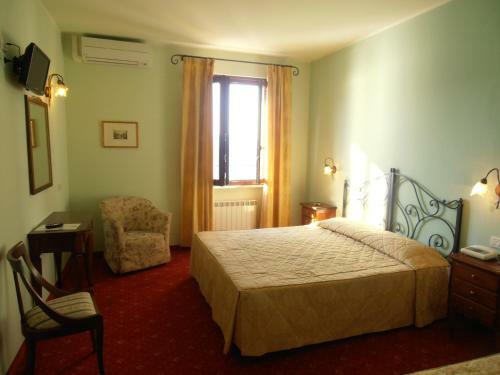 Hotel Garn� Bartabel