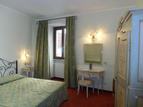 Hotel Garn� Bartabel
