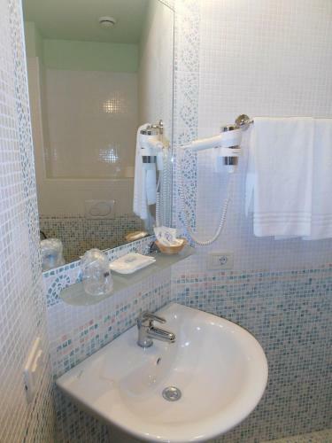 Hotel Garn� Bartabel