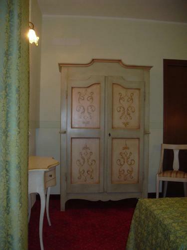 Hotel Garn� Bartabel