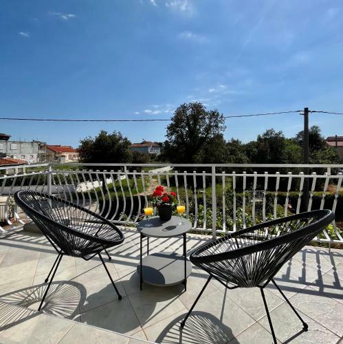 Apartmani Tino I Leon