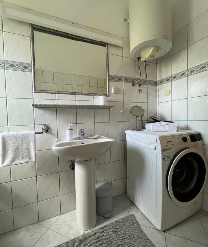 Apartmani Tino I Leon