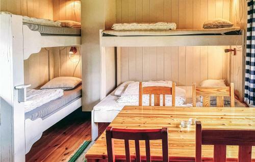 Nice Home In Syssleb�ck W/