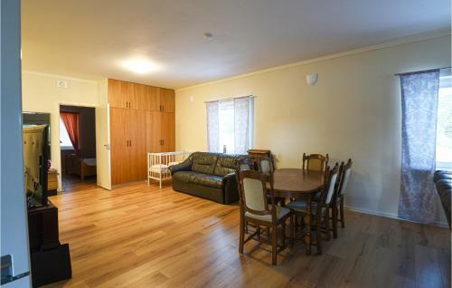 Nice Home In Tidaholm W/ Wifi And 3 Bedrooms