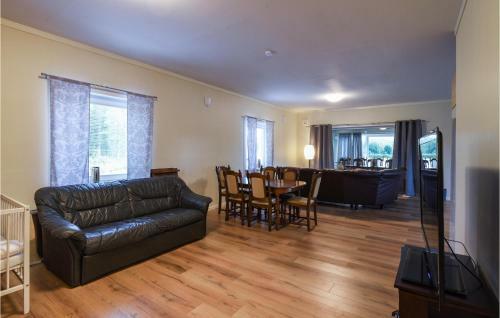 Nice Home In Tidaholm W/ Wifi And 3 Bedrooms