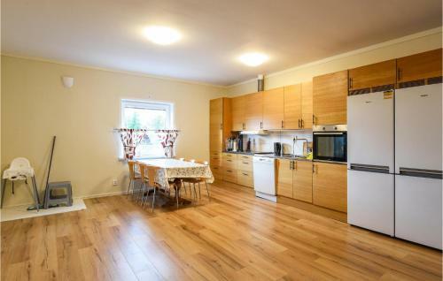 Nice Home In Tidaholm W/ Wifi And 3 Bedrooms