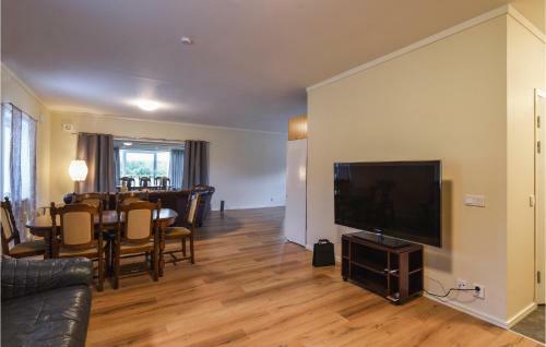 Nice Home In Tidaholm W/ Wifi And 3 Bedrooms