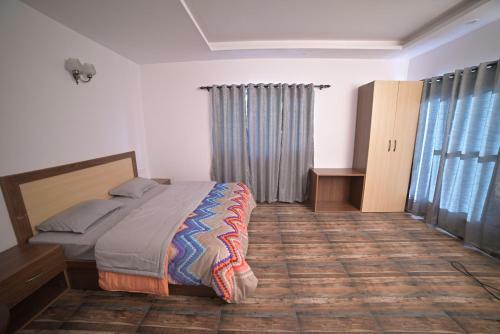 Hotel Fleur Oak & Ridge