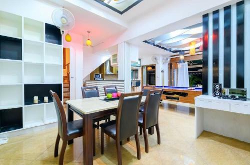 Private Swimmingpool Townhome With 4 Bed/4bath