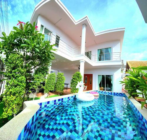 The Uni Pool Villa 1