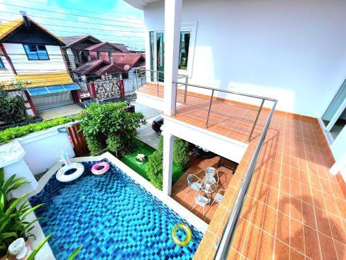 The Uni Pool Villa 1