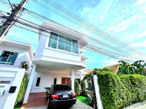 The Uni Pool Villa 1
