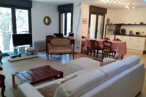 Apartment With Terrace Near The Slopes Brian�on