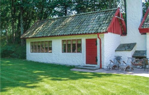 Three-bedroom Holiday Home In Tomelilla