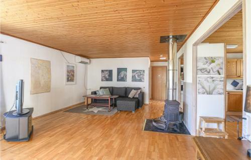 Beautiful Home In Uddevalla With Wifi And 2 Bedrooms