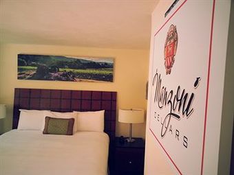 Posada The Vendange Carmel Inn & Suites