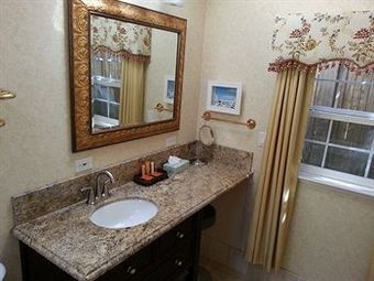 Posada The Vendange Carmel Inn & Suites