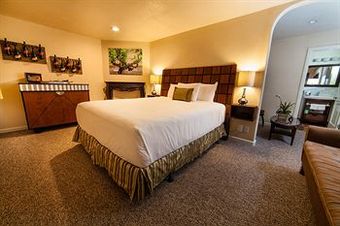 Posada The Vendange Carmel Inn & Suites