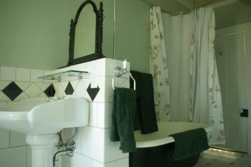 Holmesdale House Bed And Breakfast