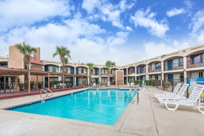 Motel Days Inn Splashtown At&t Center