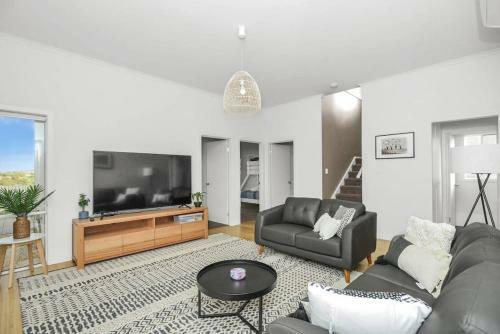 Dunescape 4br With Nbn And Sea Views