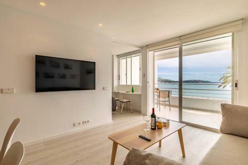 Beachfront Apartment Sivella Mar