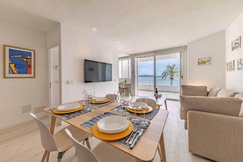 Beachfront Apartment Sivella Mar