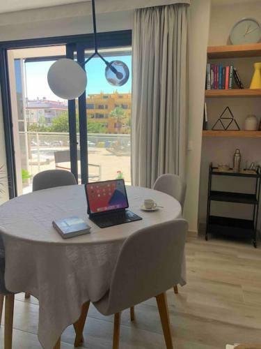 Apartamento Yellow Sail M�dano 2 Dormtiorios Con Parking