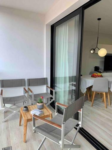 Apartamento Yellow Sail M�dano 2 Dormtiorios Con Parking