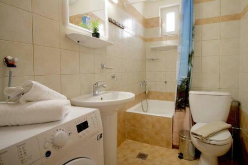 Premium Two-bedroom Apartment, Close To Beaches!