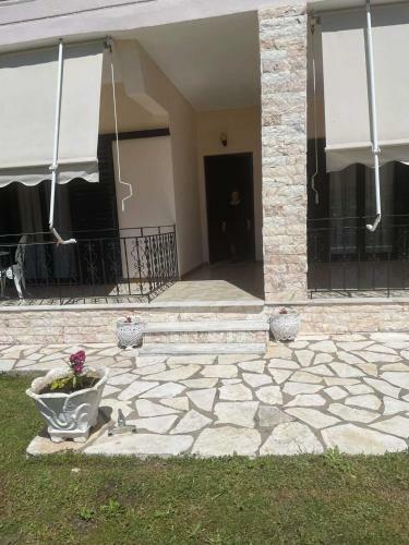 Elenas Apartments