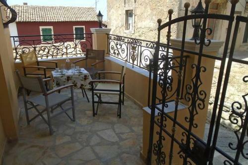 Eleni's House In Valaneio