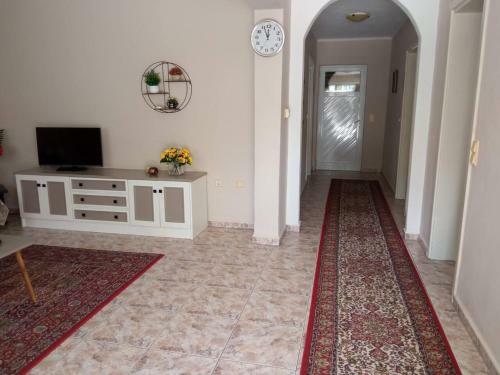 Remarkable 2-bedroom House In Veroia