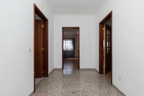 Villa Moradia De 3 Quartos Com A/c E Estacionamento