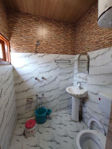 Hostal Young Bombay Guest House