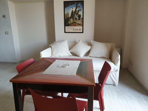 Hostal Olivola Apartments