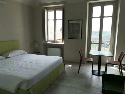 Hostal Olivola Apartments