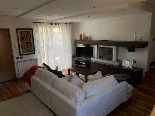Near Como, Charming Apartment With Fireplace