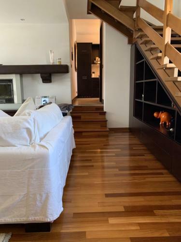 Near Como, Charming Apartment With Fireplace