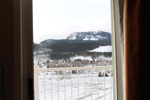Best Canadian Motor Inns - Coleman