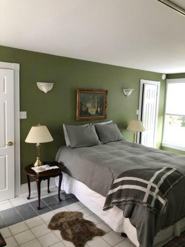 Mahogany Manor Bed & Breakfast