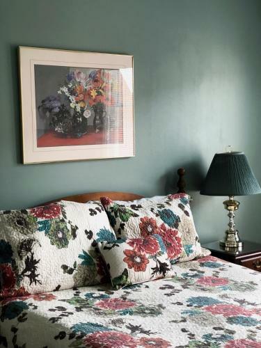 Mahogany Manor Bed & Breakfast