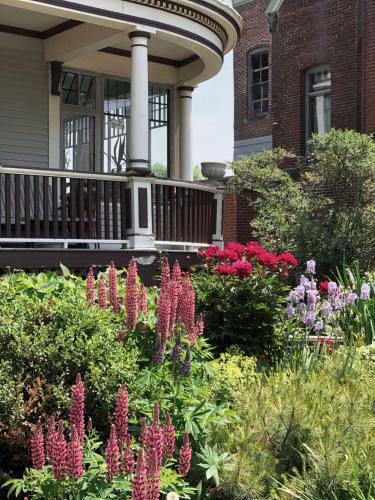 Mahogany Manor Bed & Breakfast