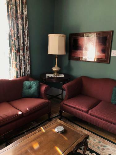 Mahogany Manor Bed & Breakfast