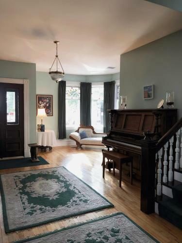 Mahogany Manor Bed & Breakfast