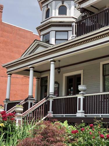 Mahogany Manor Bed & Breakfast