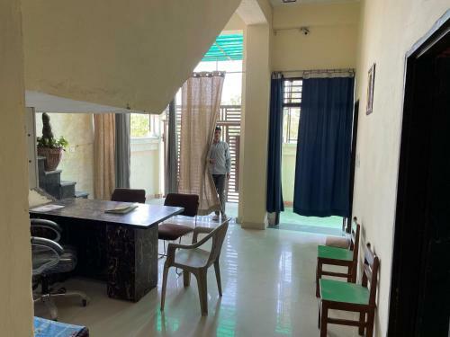 Hotel Pop 88878 Gauraj Dham