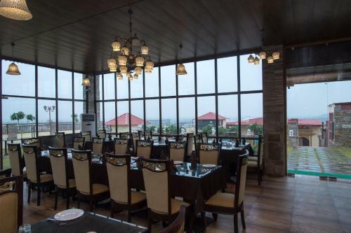 Hotel Vijaygarh Resort & Cottages With Pool