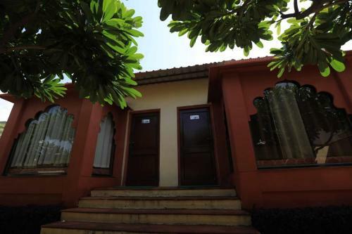 Hotel Vijaygarh Resort & Cottages With Pool